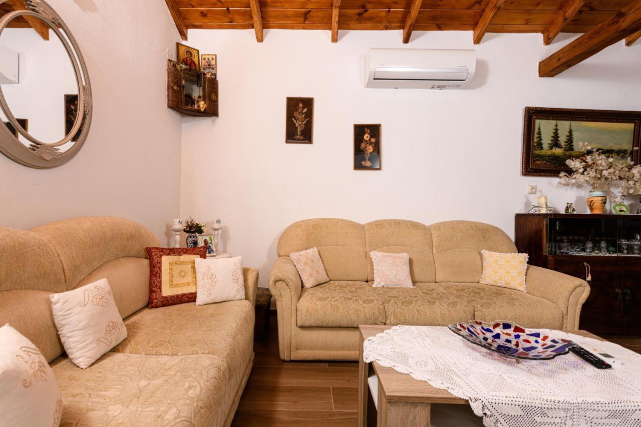 Villa Suzana Mikros Prinos Exterior photo